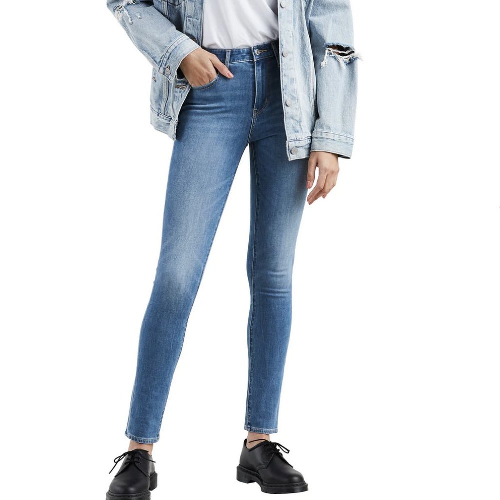 • Levi’s • 721 High Rise Skinny Jeans Sz 26